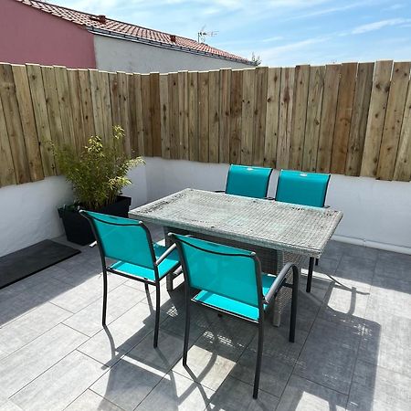 La Tranquilite Bleue - Maison Avec Parking Cloture 莱萨布勒-多洛讷 外观 照片